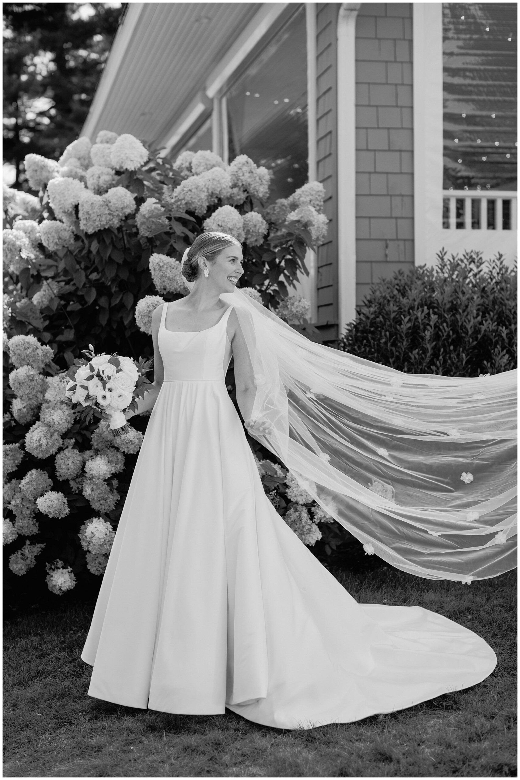Bridal photos at York Golf & Tennis Club